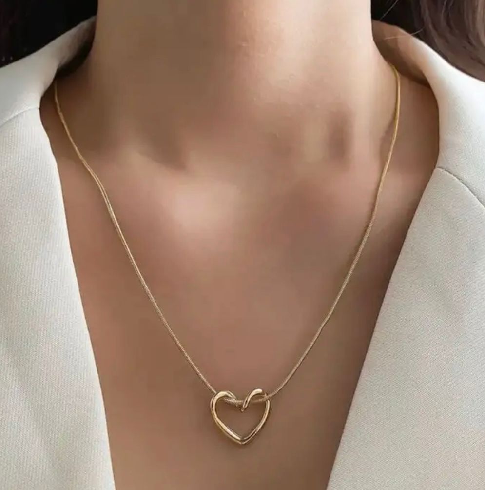 Heart String Necklace