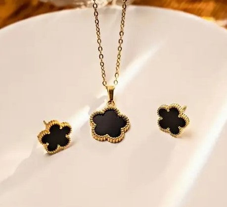 Clover Anti- Tarnish Necklace